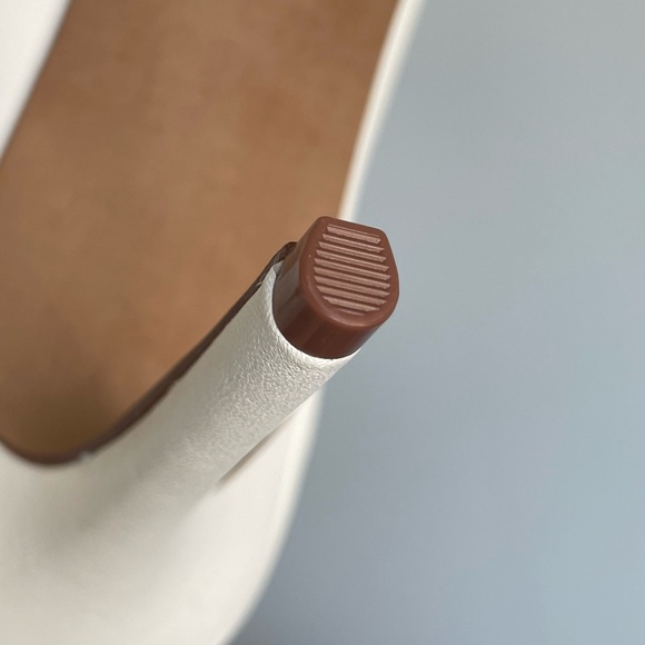 NEW 🌹 Vince Camuto White Pumps. US 10. - Picture 6 of 14